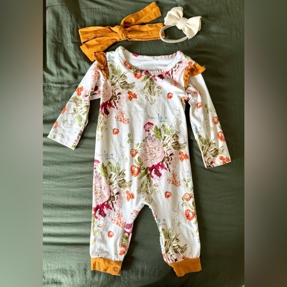 Other - 🌼 Boutique Floral Ruffle Romper with 2 Bows – Size 6–9 Months